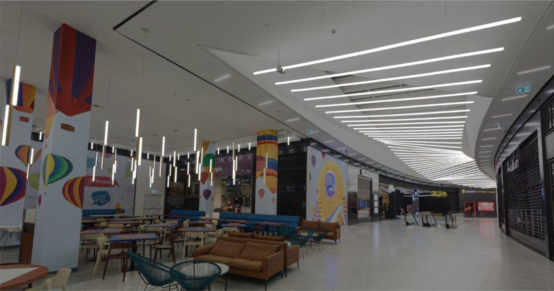 Complex realization of LED lighting for Delta Planet’s Shopping Centre alleys in Niš, Serbia.